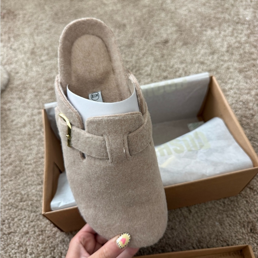 Elegant Beige Mules with Gold Buckle - Picture 1 of 2